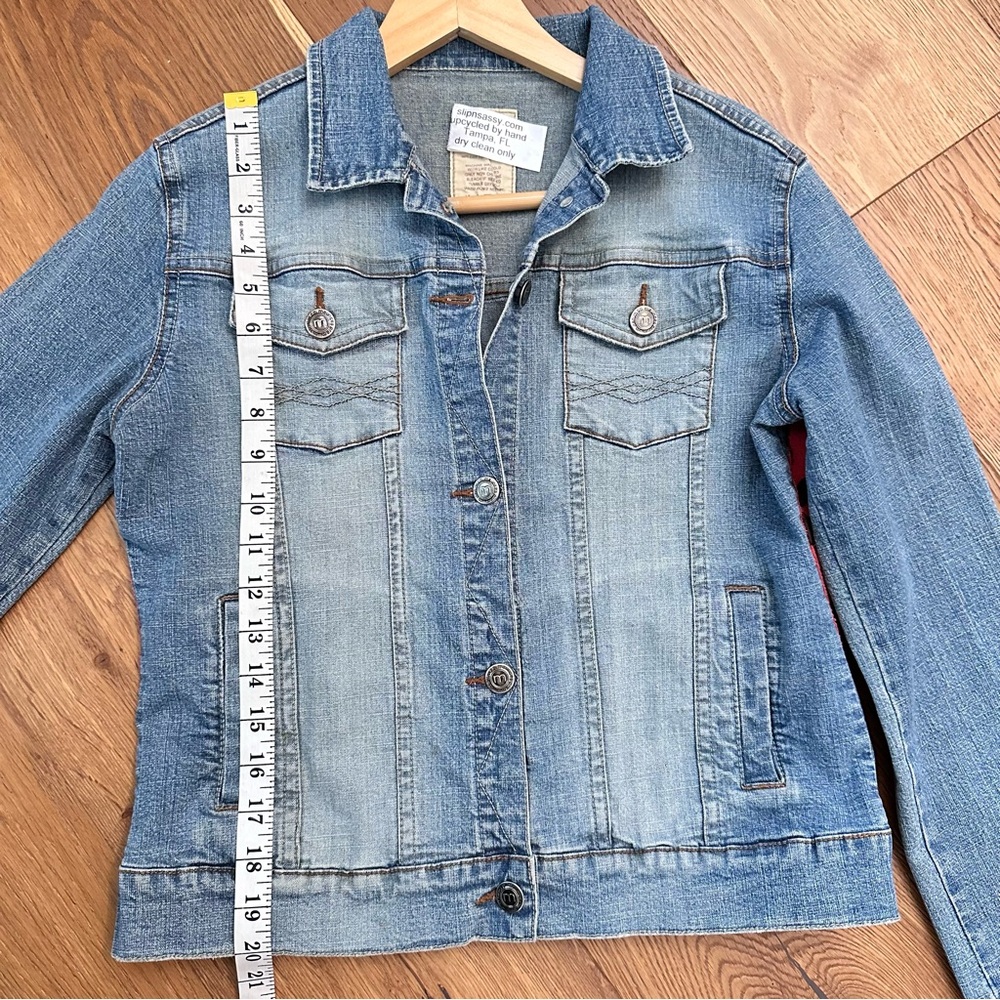 Upcycled Denim Jacket With Rolling Stones Voodoo Lounge Design - Picture 13 of 13